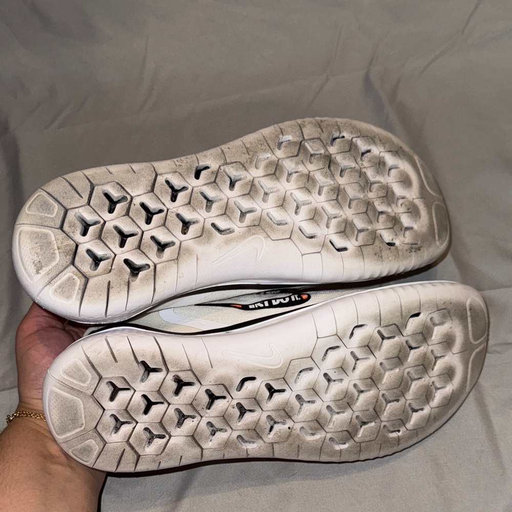Nike Women’s White and Black Lace-Up Sneakers - Picture 6 of 7